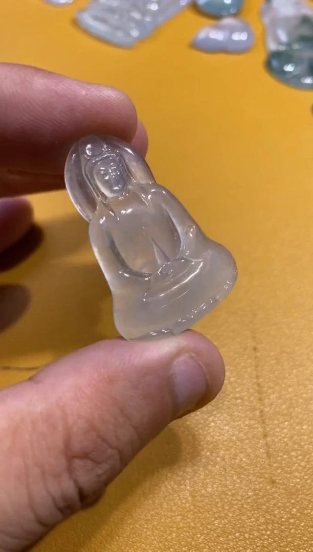 翡翠未镶嵌颈饰观音1580