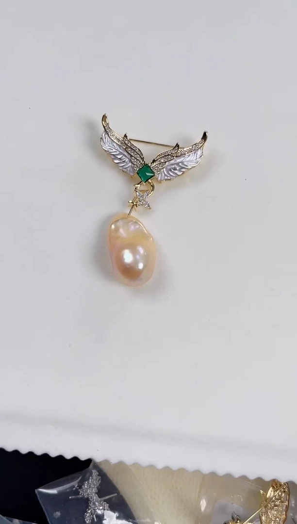 未镶嵌胸饰淡水珍珠小**?巴洛克