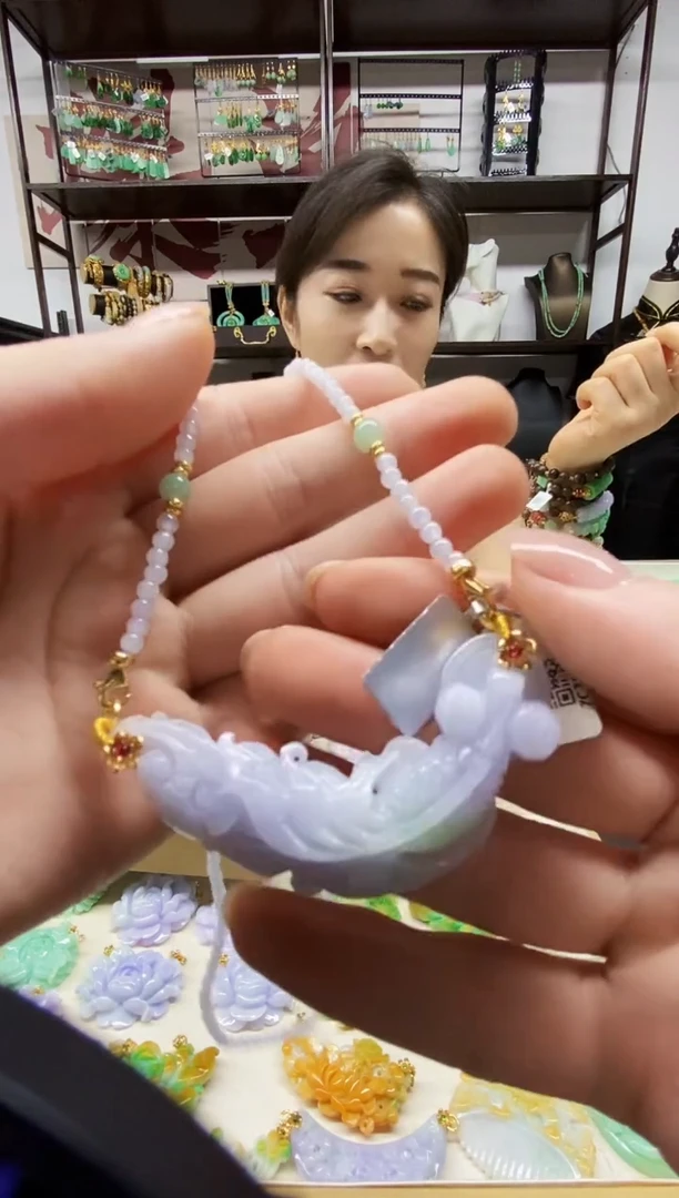 颈饰未镶嵌翡翠吊坠
