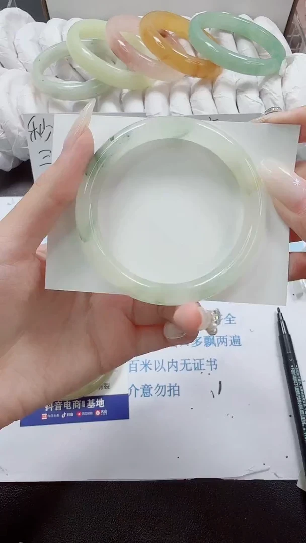 未镶嵌手镯石英质玉51-54.5