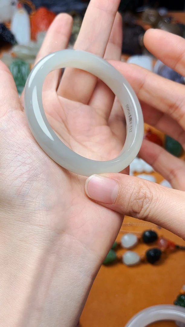 【闪购商品】和田玉手镯未镶嵌52.8圈口