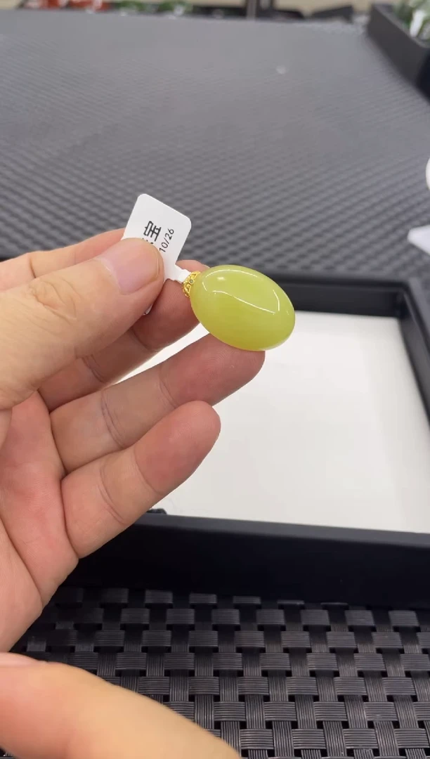 吊坠(不含链)18K金镶嵌和田玉妍*（多样性发一件）D3089