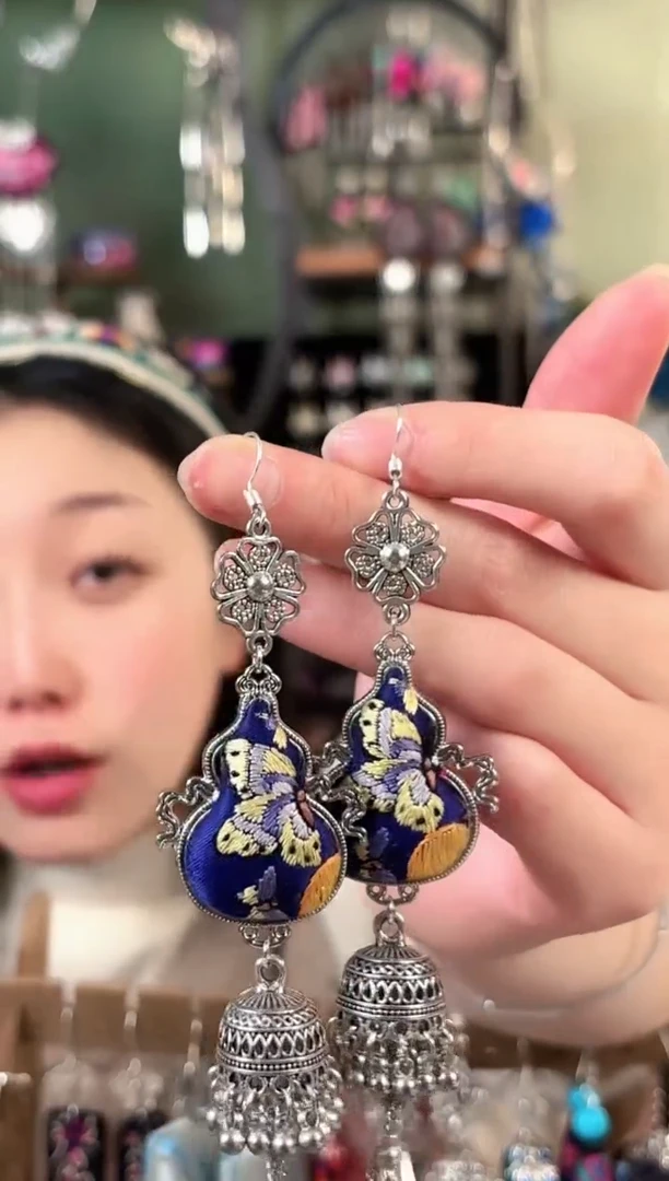 彩云南阁非遗老绣饰品675