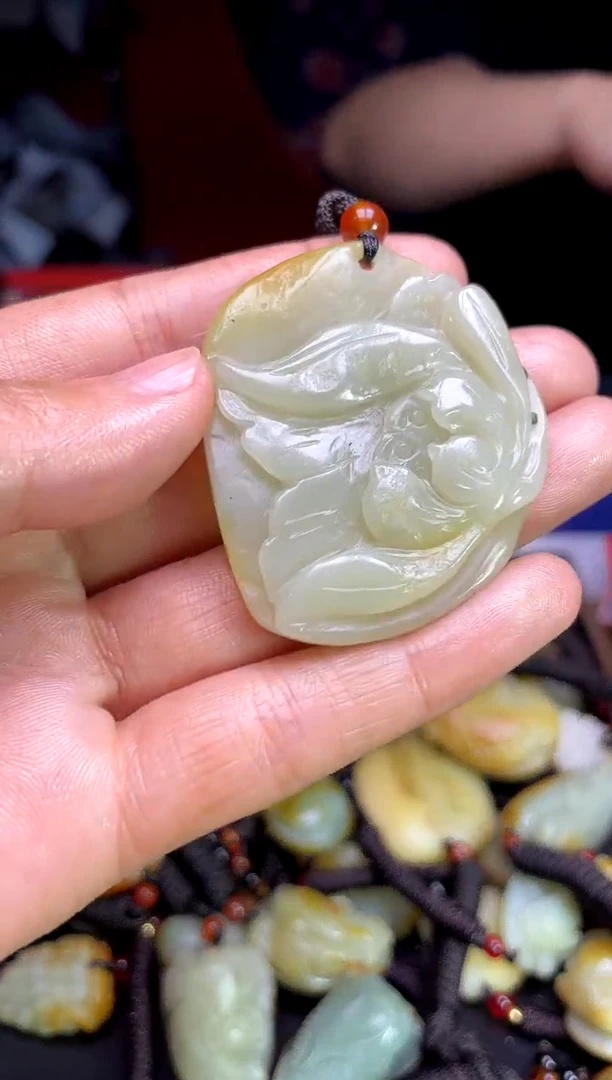 和田玉未镶嵌颈饰1