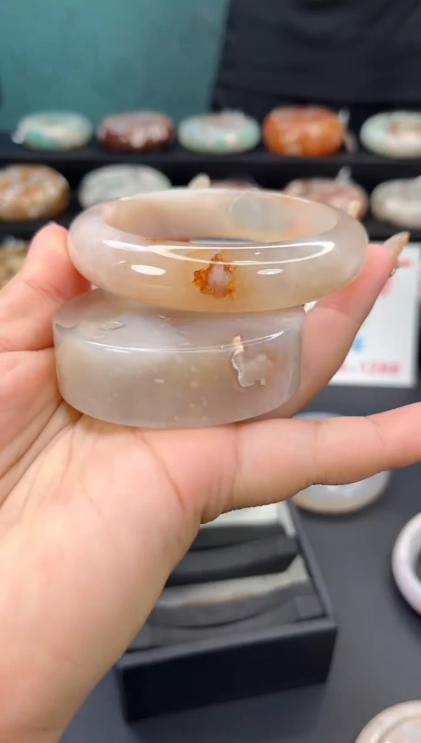 未镶嵌手镯石英质玉（60圈口）赠送镯心 无证书