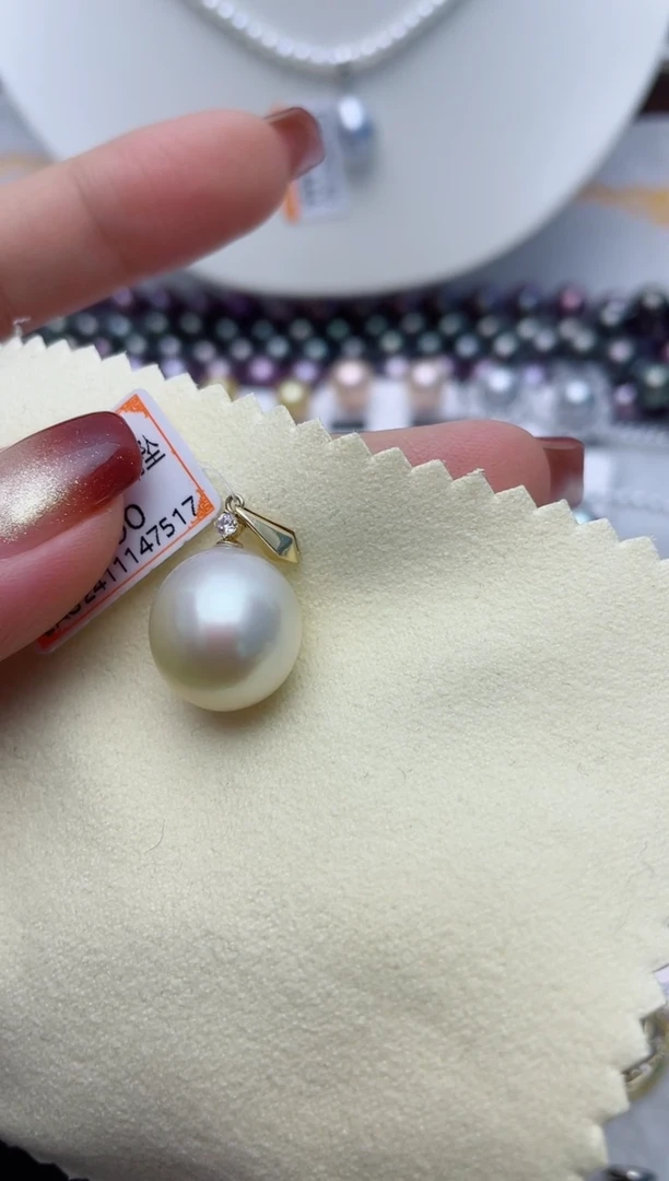 【闪购商品】海水珍珠颈饰18K金镶嵌W94