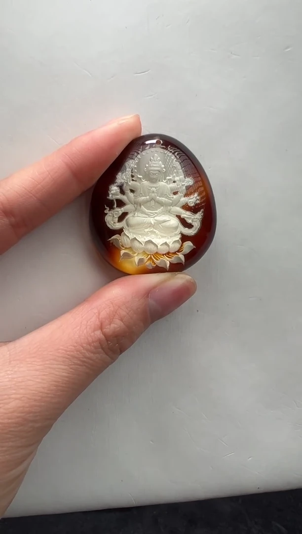 琥珀颈饰未镶嵌千手观音