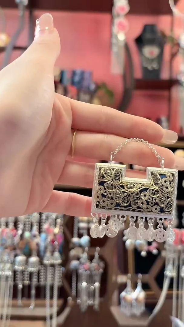 织绣 云织谣民族风精美饰品  200