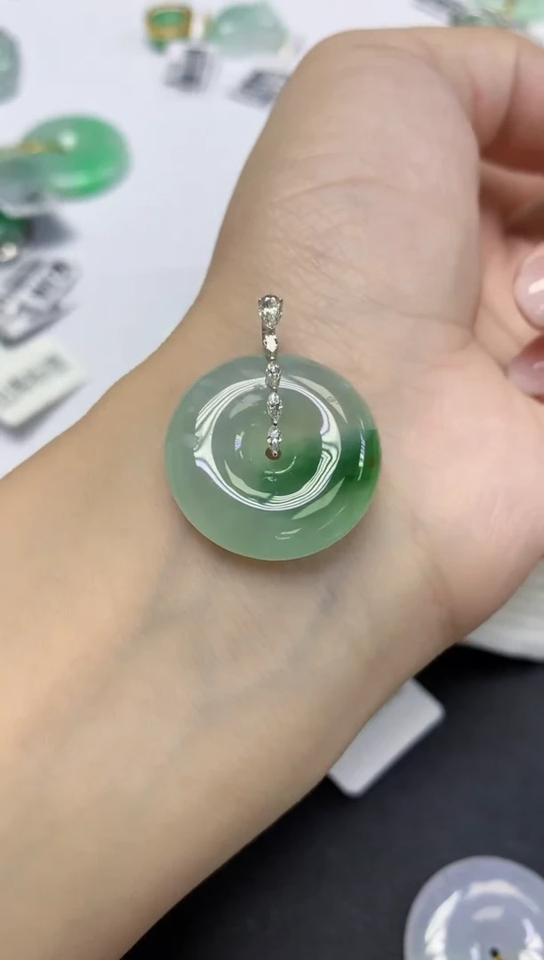 颈饰18K金镶嵌翡翠天然缅甸翡翠A货多样性发一件
