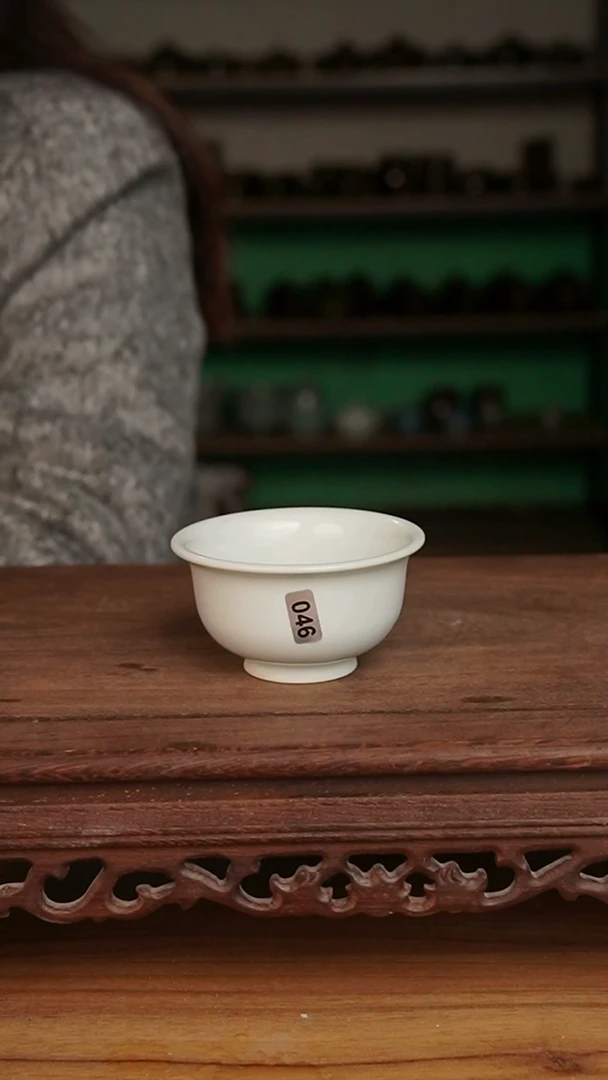 杯046号月白厚胎压手杯微微不完美