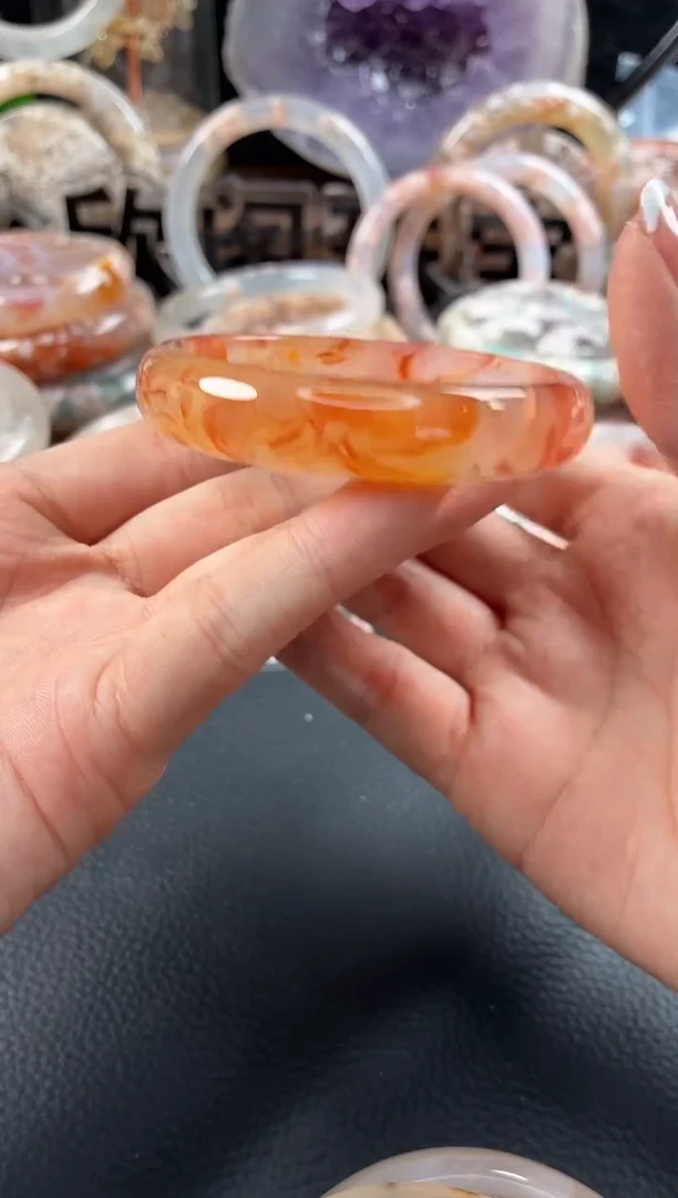 未镶嵌手镯（圆镯）石英质玉56