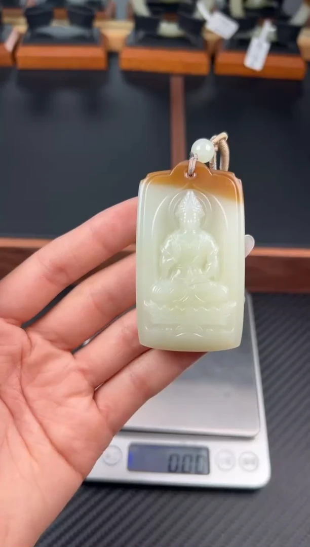 吊坠(赠链)未镶嵌和田玉若羌微色差