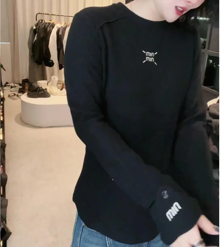 2025秋季韩系时尚百搭气质显瘦圆领打底休闲上衣t恤打底衫