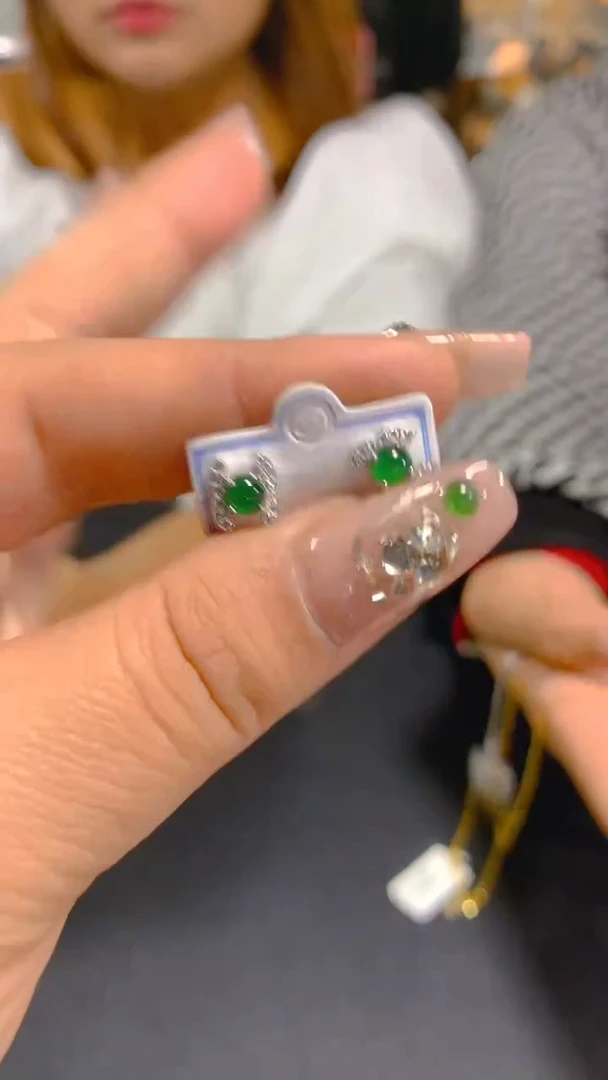 【闪购商品】翡翠耳饰未镶嵌0262549131多样性发其一