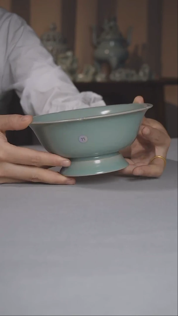 汝瓷71号微瑕高足果碗