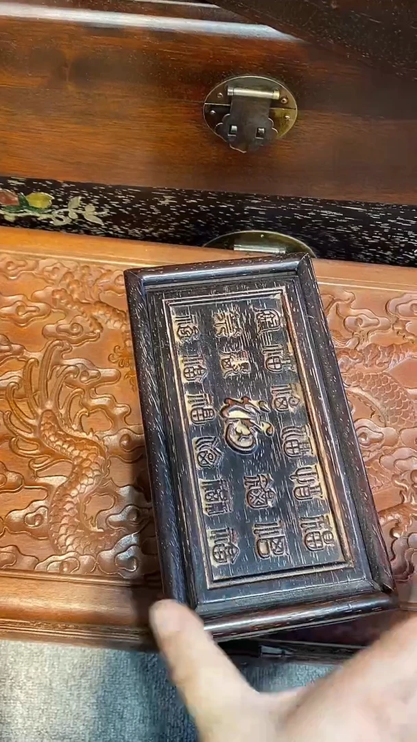 木木雕款盒子一个