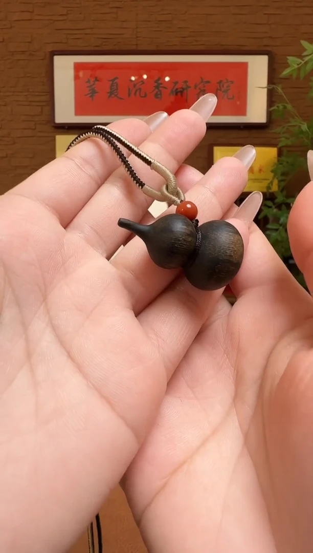【闪购商品】沉香木吊坠越南白棋沉水留疤沉香木雕葫芦