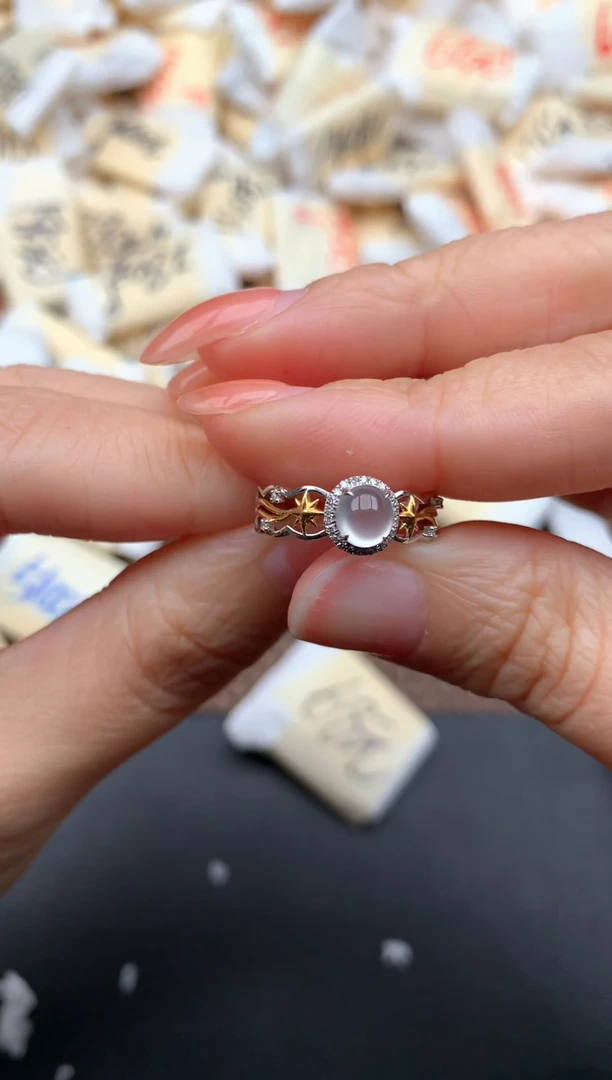 18K金镶嵌挂件翡翠一