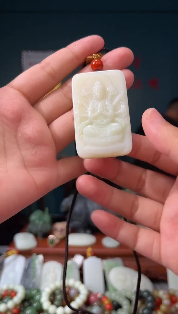 和田玉未镶嵌颈饰吊坠