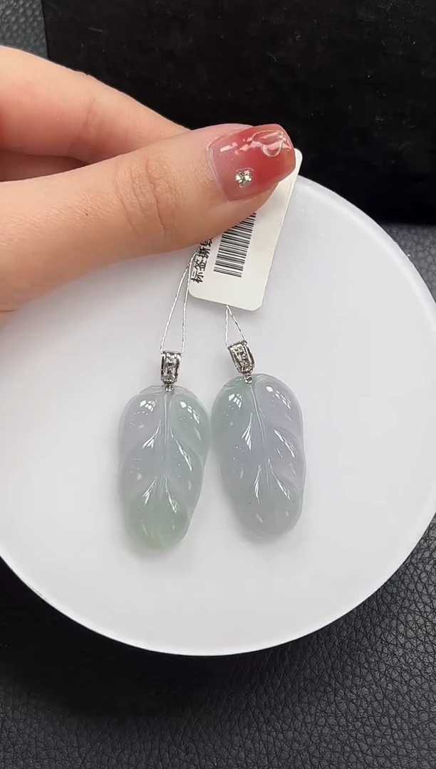 【闪购商品】翡翠颈饰18K金镶嵌叶子多样性发1件