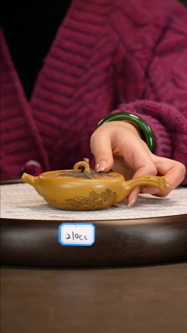茶壶紫砂【徐孝奎】冷金黄松鼠葡萄唐羽   150CC