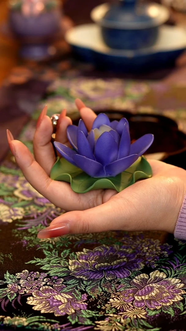 蓝莲花香插···············