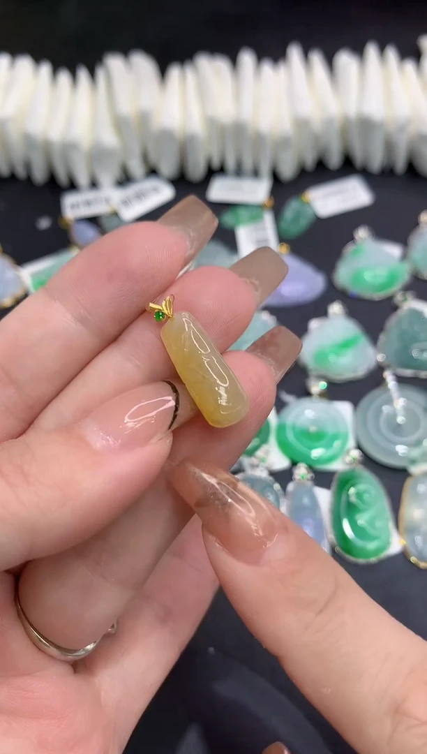 吊坠(不含链)18K金镶嵌翡翠111