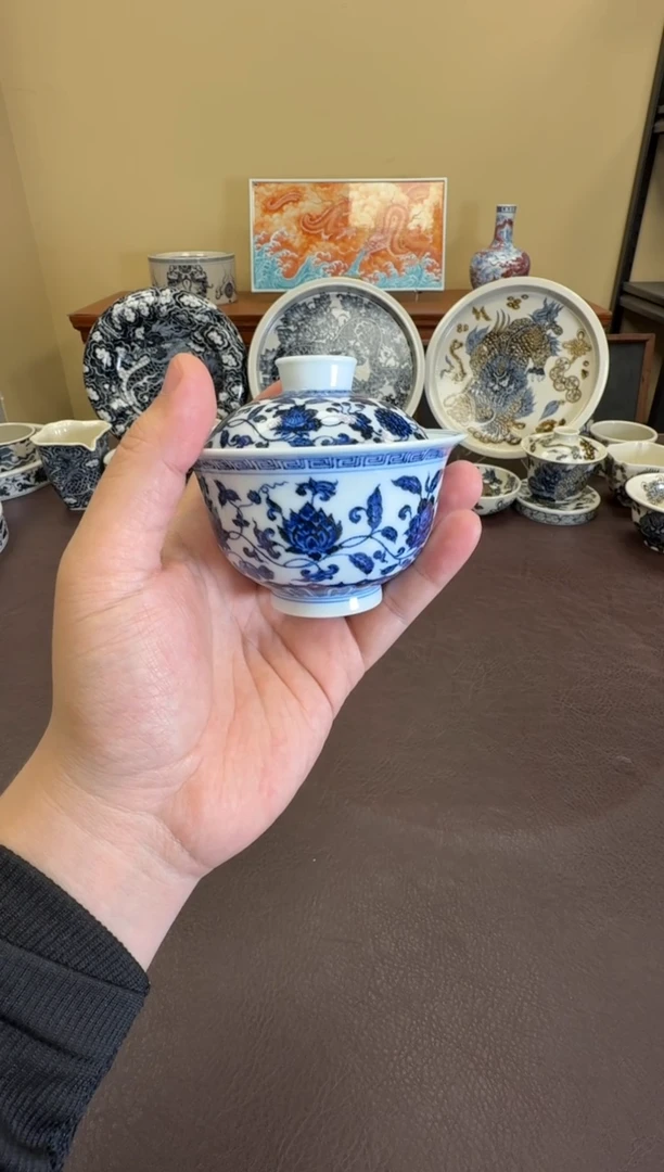 松风馆缠枝花卉盖碗