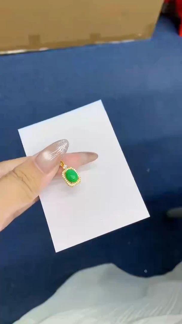 颈饰未镶嵌翡翠1