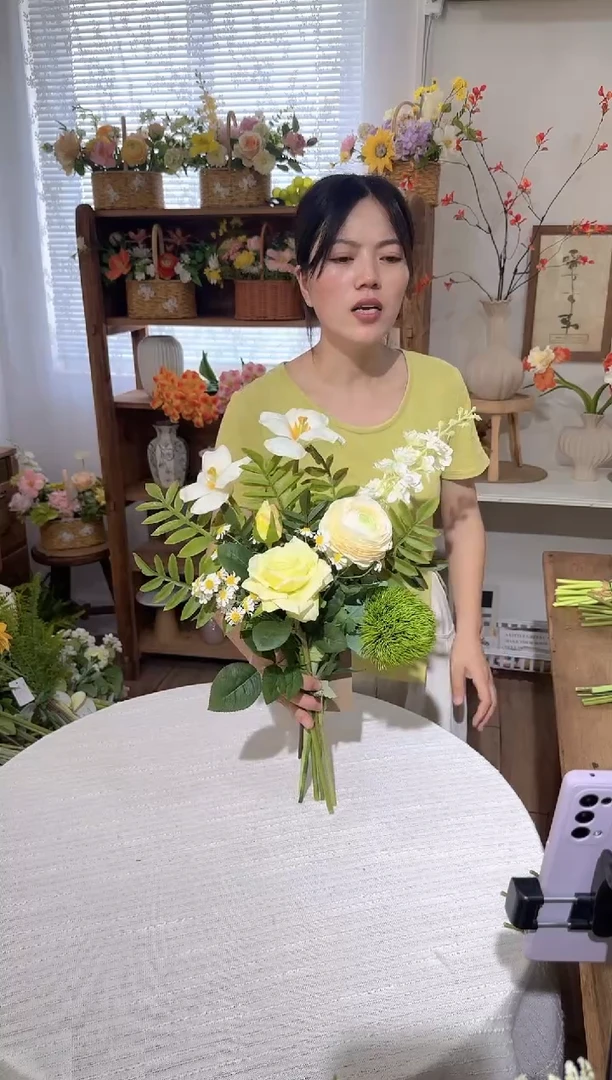 52白绿色系手感玫瑰郁金香混搭花束，清仓尾货福利