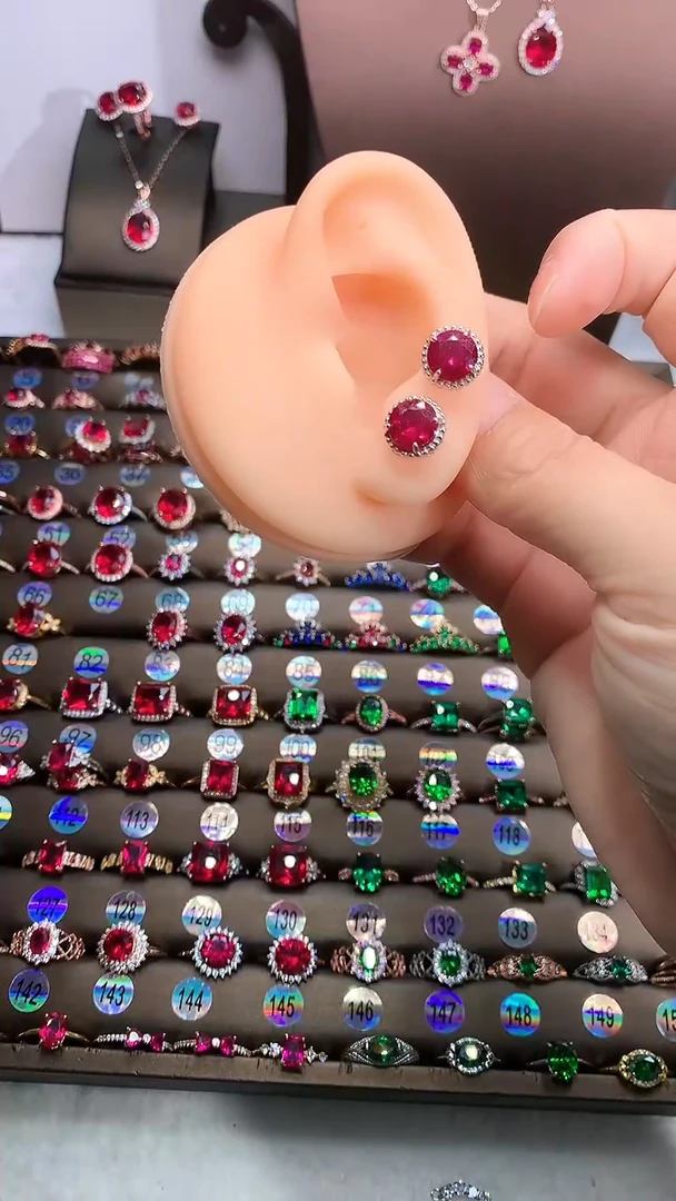 【闪购商品】红宝石耳饰银S925镶嵌银色8