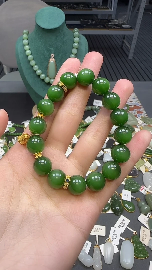 18K金镶嵌手串和田玉1