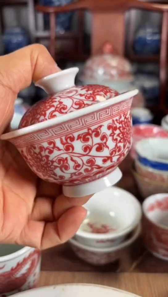 柴窑釉里红缠枝莲两才盖碗