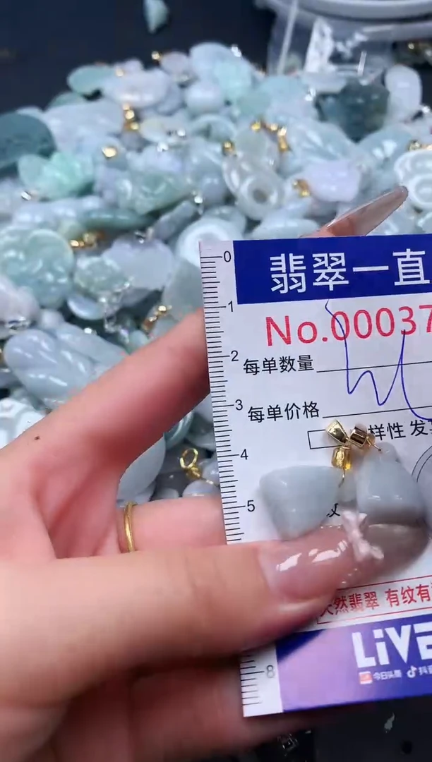 吊坠(不含链)未镶嵌翡翠3753