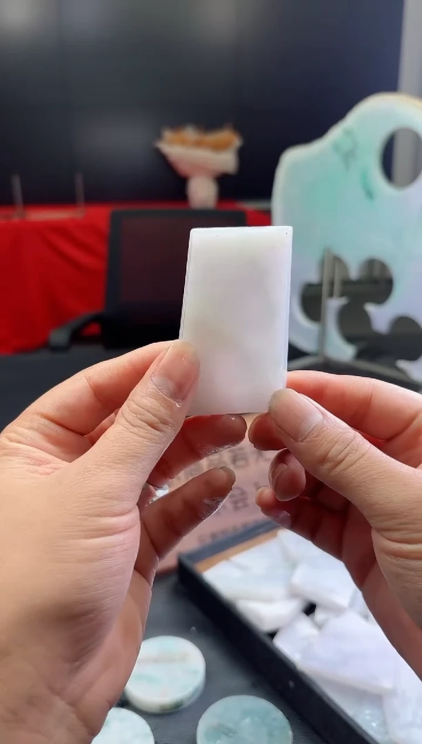 翡翠挂件未镶嵌边角料