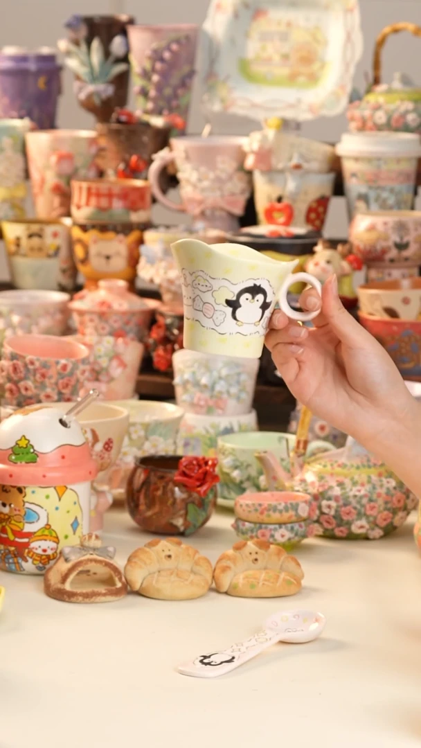 摆件陶景德镇釉下彩手绘设计师款陶瓷