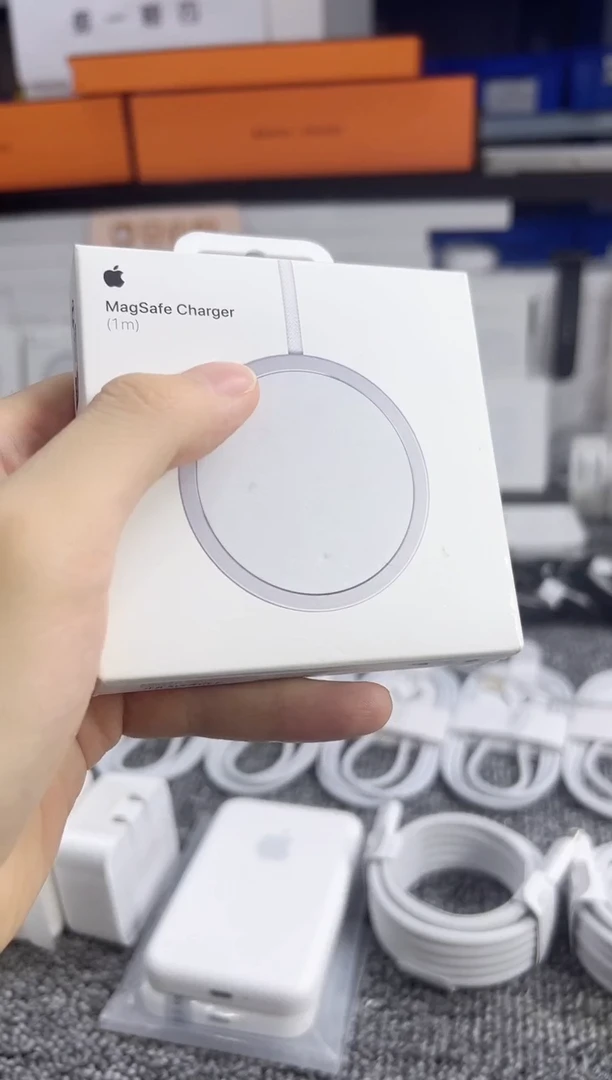 准新品港版25W编织款无线磁吸充一手带盒未使用