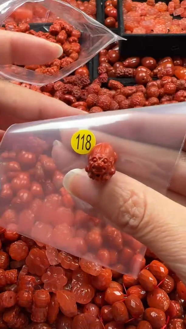 颈饰未镶嵌南红玛瑙1