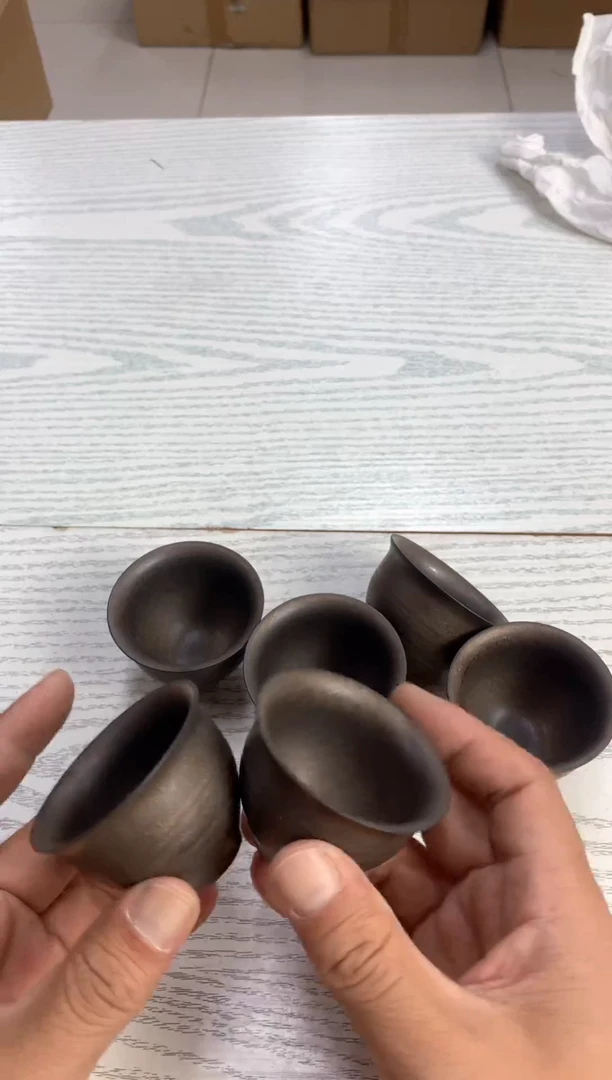 手工艺品琉璃买4送2，2只瑕  默认微瑕，不退不换，介意勿拍  买4送2