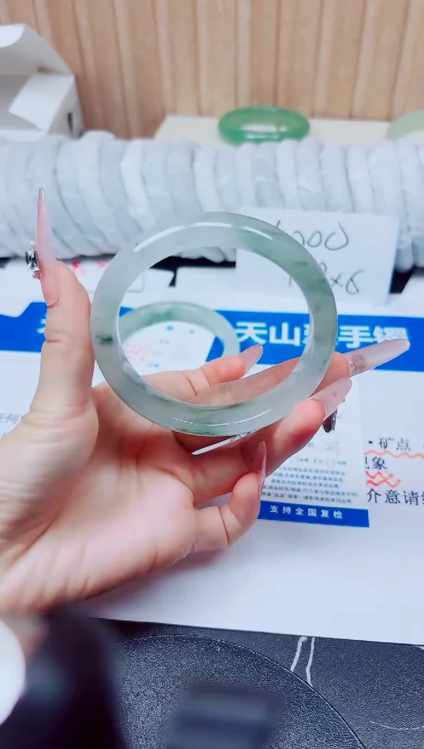 未镶嵌手镯石英质玉124/62.2
