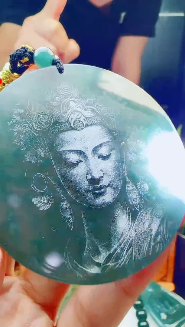 翡翠未镶嵌颈饰多样性发货其中一件