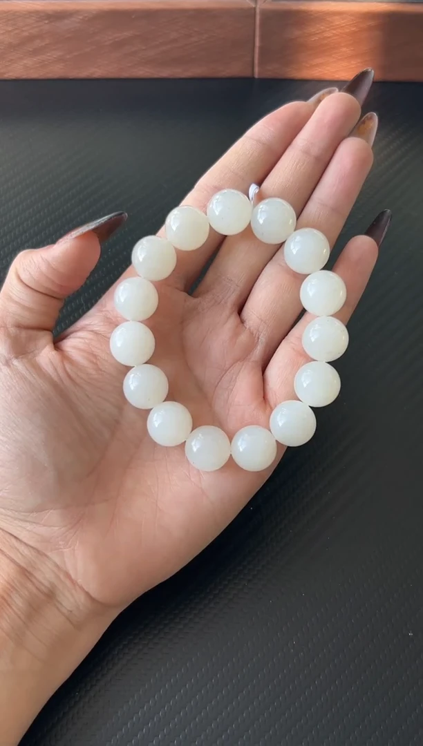 未镶嵌手串和田玉黑山微色差卡14MP