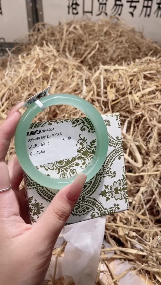 未镶嵌手镯石英质玉Q6051B