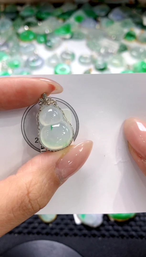 颈饰18K金镶嵌翡翠1