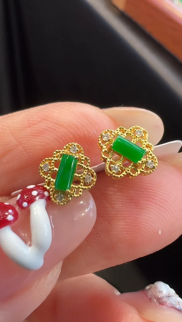 18K金镶嵌翡翠耳饰耳饰