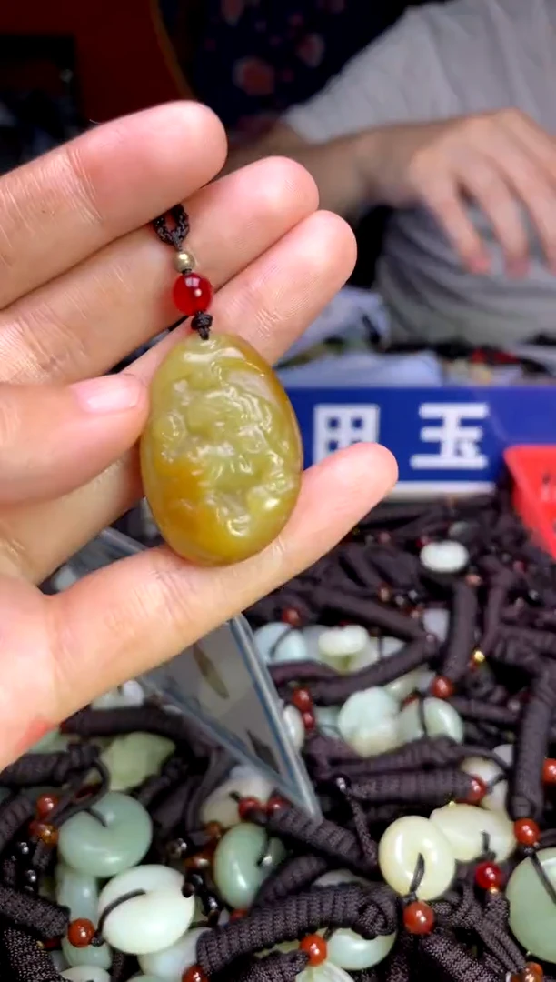 未镶嵌和田玉挂件1