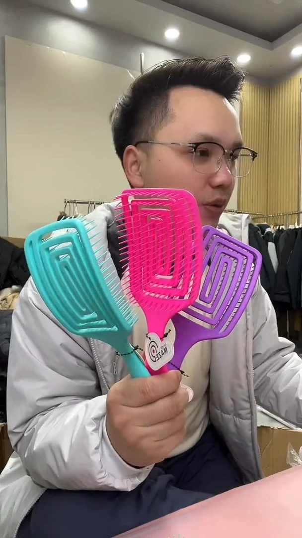塑料外贸原单按摩梳子一个