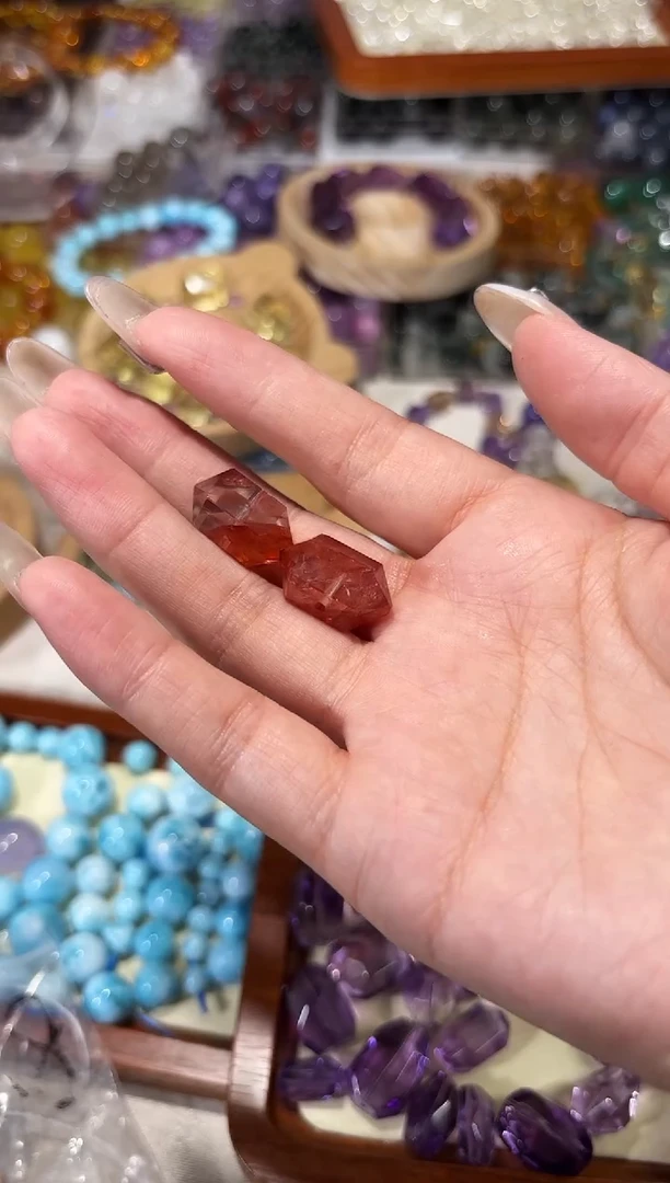 水晶手串未镶嵌X11胶花双尖一个