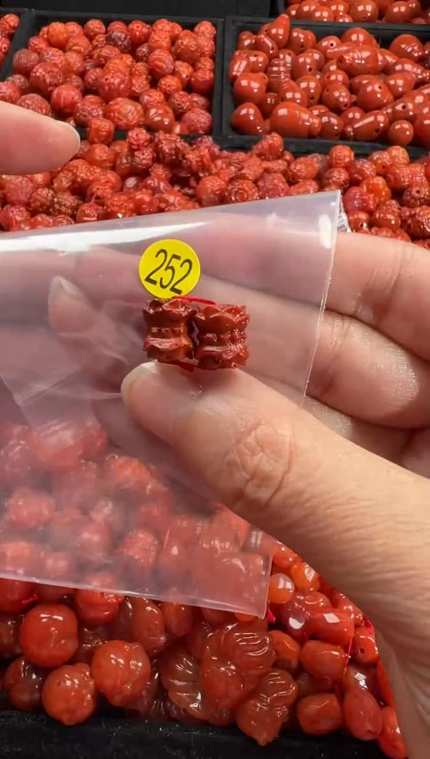 颈饰未镶嵌南红玛瑙1