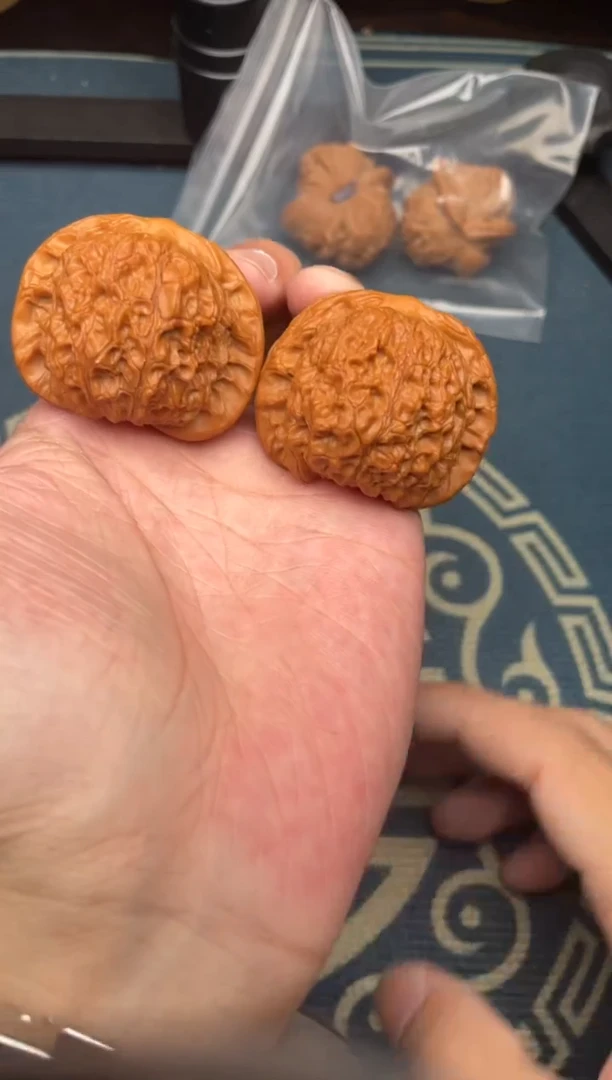 文玩核桃吊坠血麒麟43